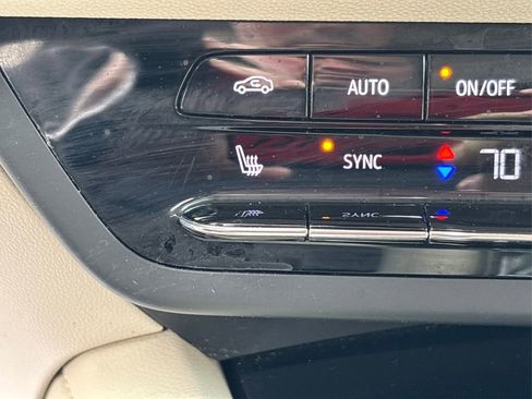 Used 2023 Buick Envision Preferred AWD/4WD image 34