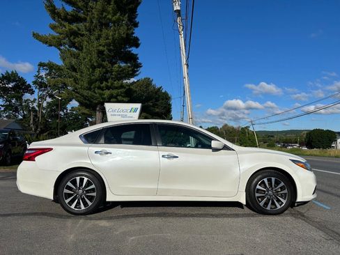 Used 2017 Nissan Altima 2.5 SV FWD image 6