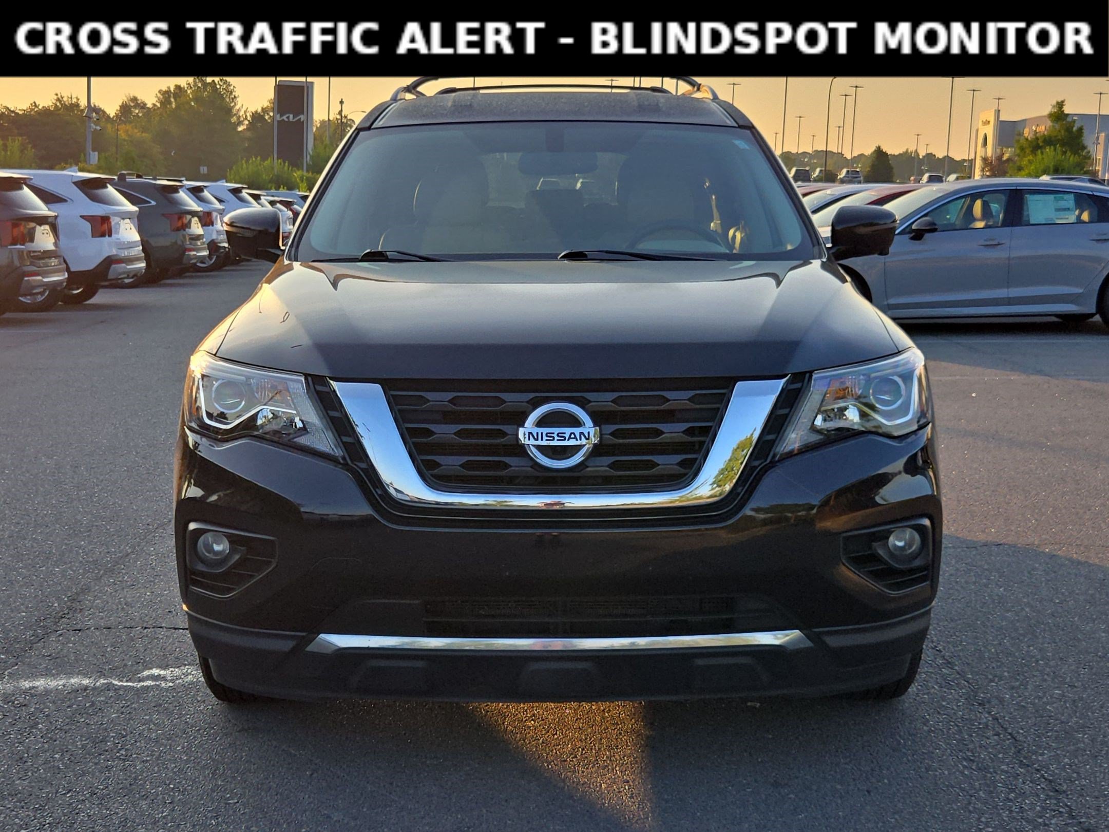 Used 2020 Nissan Pathfinder SL FWD image 2