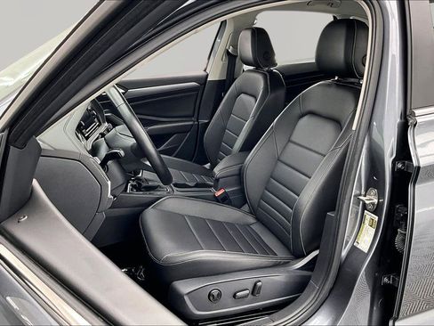 Used 2024 Volkswagen Jetta SE FWD image 25