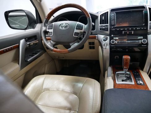 Used 2015 Toyota Land Cruiser image 24