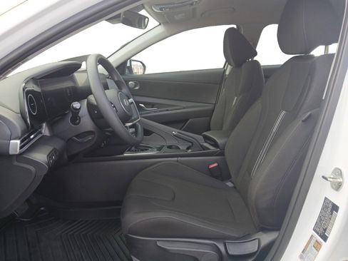 Certified 2024 Hyundai Elantra SEL image 9