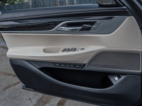 Used 2020 BMW 750i xDrive w/ Executive Package image 26