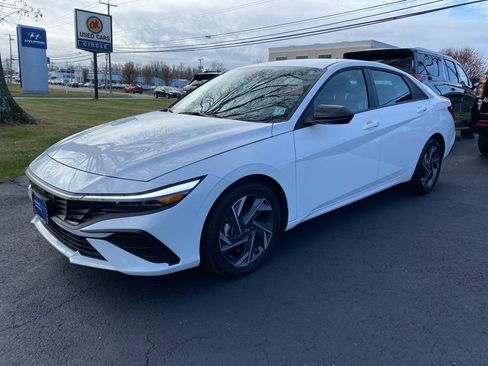 Certified 2025 Hyundai Elantra Sport image 6