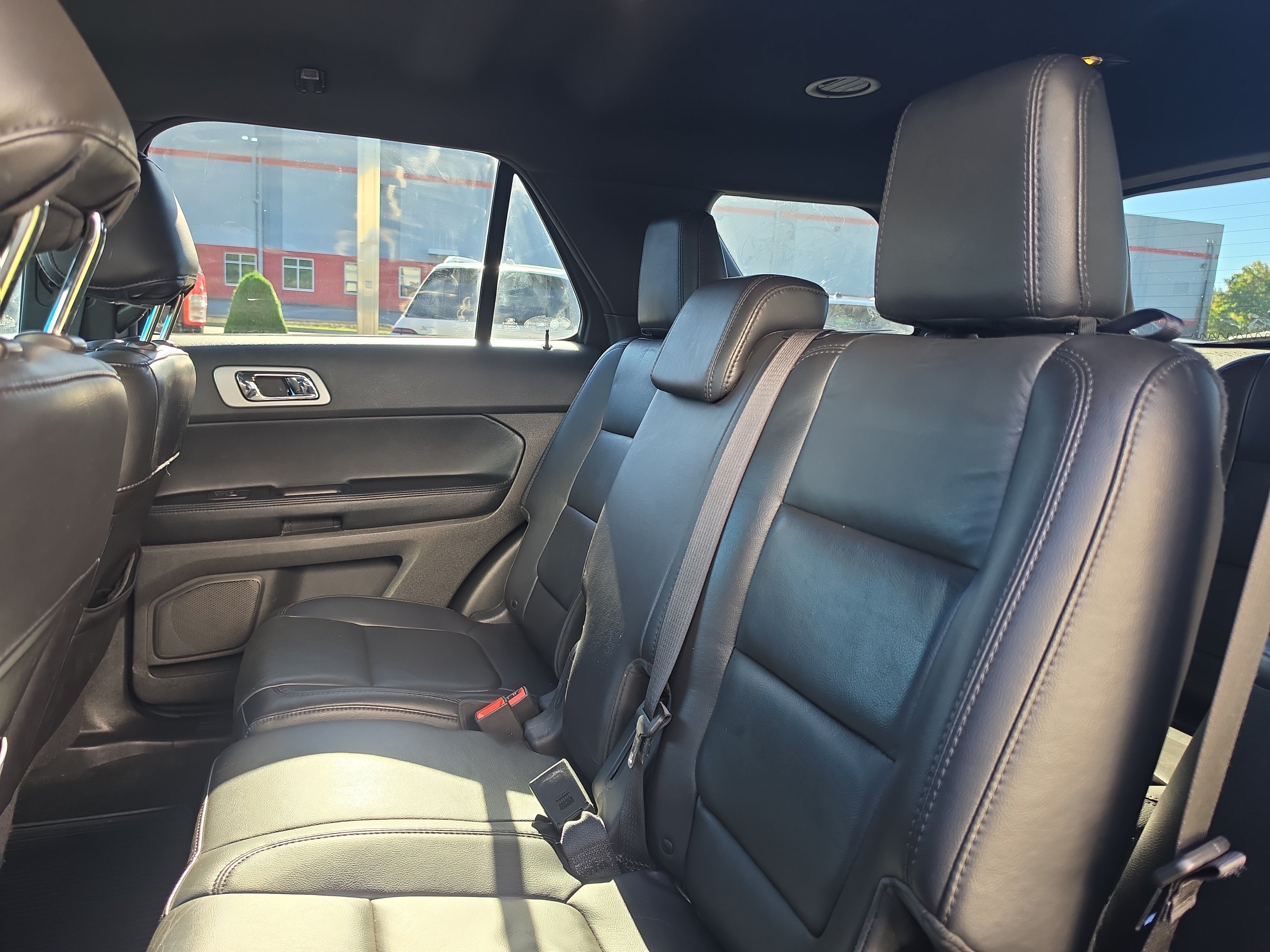 Used 2014 Ford Explorer XLT w/ Equipment Group 202A AWD/4WD image 14