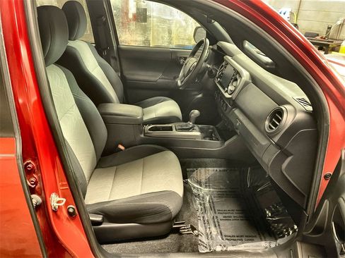 Used 2021 Toyota Tacoma TRD Sport image 17