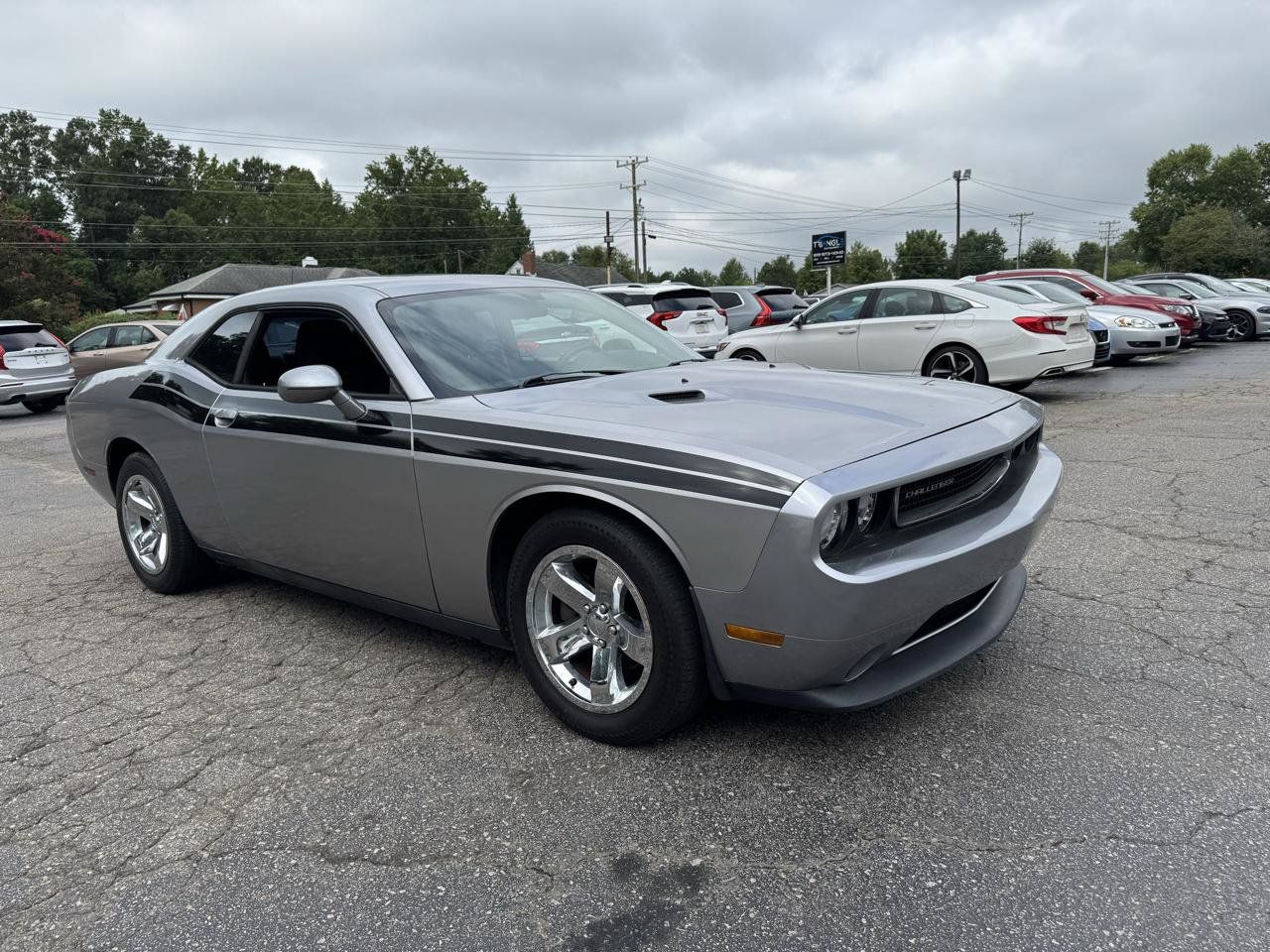 Used 2013 Dodge Challenger SXT RWD image 5