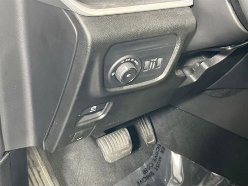 Used 2023 Jeep Grand Cherokee Limited w/ Black Appearance Package image 10