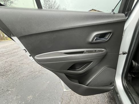 Used 2018 Chevrolet Trax LT w/ LT Convenience Package image 16