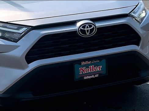 Used 2025 Toyota RAV4 XLE AWD/4WD image 28
