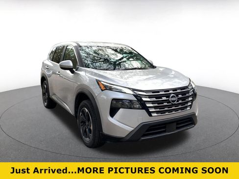 Used 2025 Nissan Rogue SV image 1