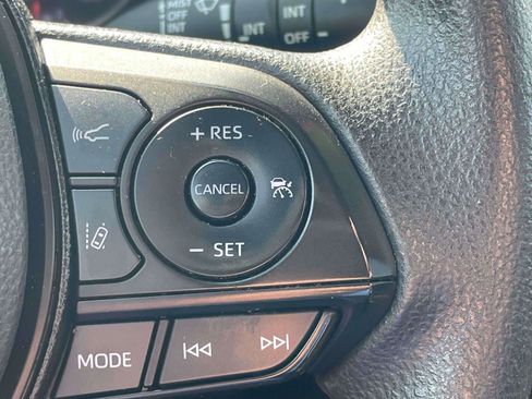 Used 2021 Toyota RAV4 XLE AWD/4WD image 19
