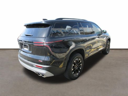 Used 2024 Chevrolet Traverse Z71 w/ Enhanced Driving Package AWD/4WD image 5