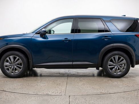 Used 2025 Nissan Pathfinder SV image 5