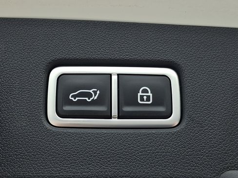Certified 2023 Kia Sorento SX AWD/4WD image 30