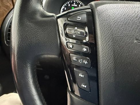 Used 2022 Nissan Armada SL w/ Captain's Chairs Package AWD/4WD image 15