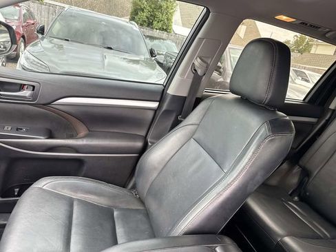 Used 2016 Toyota Highlander XLE image 21