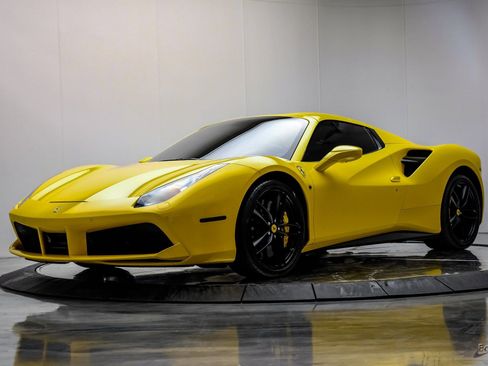 Used 2017 Ferrari 488 Spider image 5