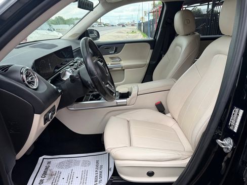 Used 2020 Mercedes-Benz GLB 250 w/ Premium Package image 34