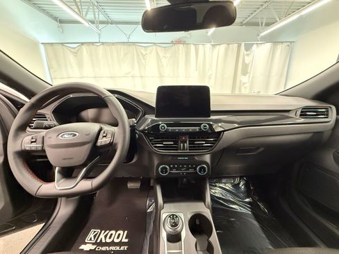 Used 2025 Ford Escape ST-Line image 17