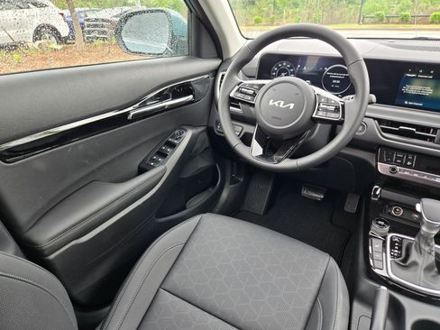 New 2026 Kia Seltos EX FWD image 9