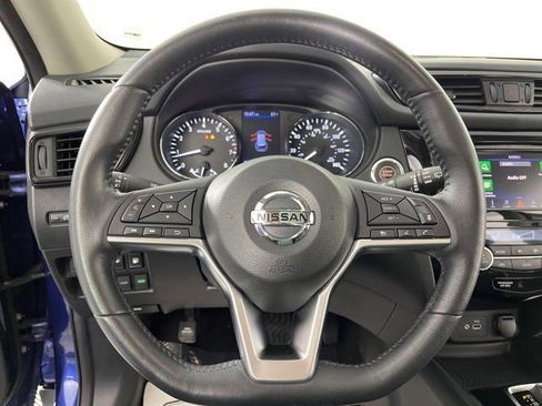 Used 2018 Nissan Rogue SV w/ Sun & Sound Touring Package image 16