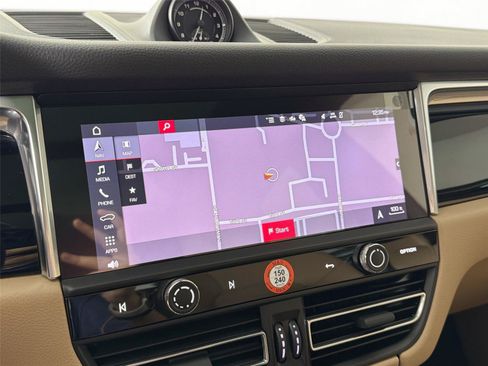 Certified 2026 Porsche Macan AWD/4WD image 22