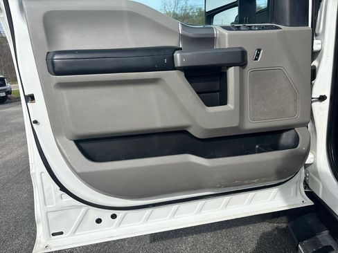 Used 2017 Ford F250 XLT w/ XLT Premium Package AWD/4WD image 17