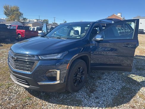 Used 2023 Chevrolet Traverse LT w/ Midnight/Sport Edition image 10