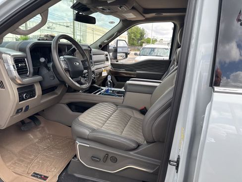 Used 2026 Ford F350 Platinum w/ Platinum Plus Package AWD/4WD image 3