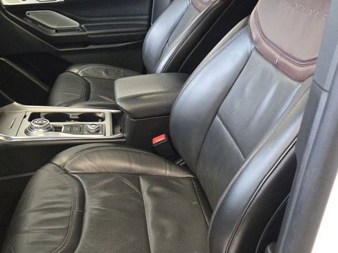 Used 2020 Ford Explorer Platinum w/ Premium Technology Package image 22