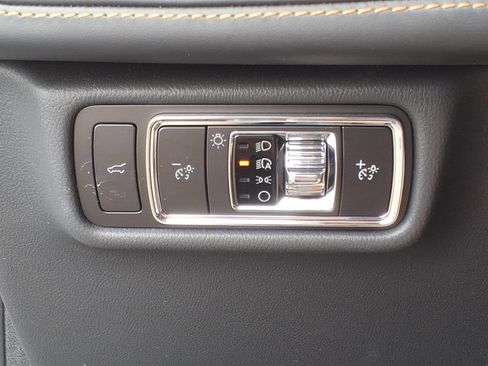 Used 2025 Lincoln Aviator Black Label AWD/4WD image 23