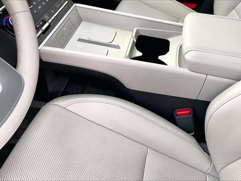 Certified 2025 Hyundai Santa Fe SEL image 14