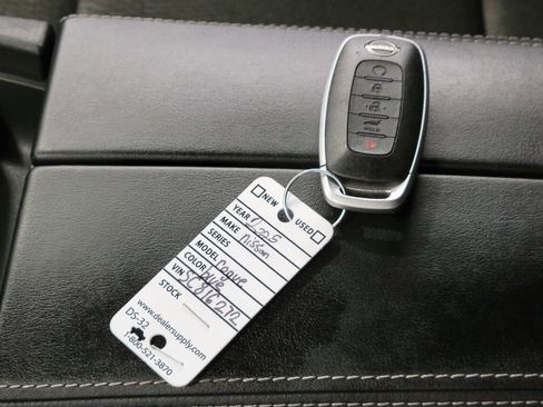 Used 2025 Nissan Rogue SV image 26