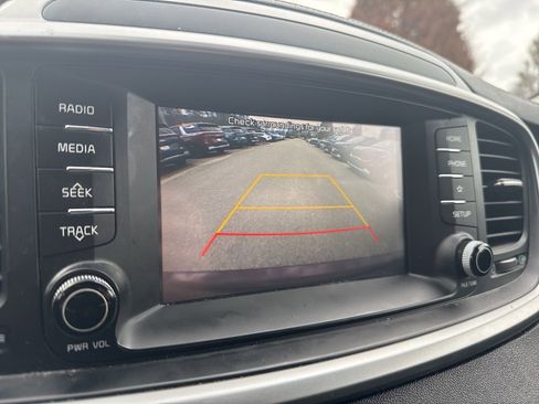 Used 2020 Kia Sorento S image 12