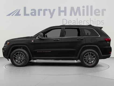 Used 2017 Jeep Grand Cherokee Trailhawk w/ Trailhawk Luxury Group AWD/4WD image 4
