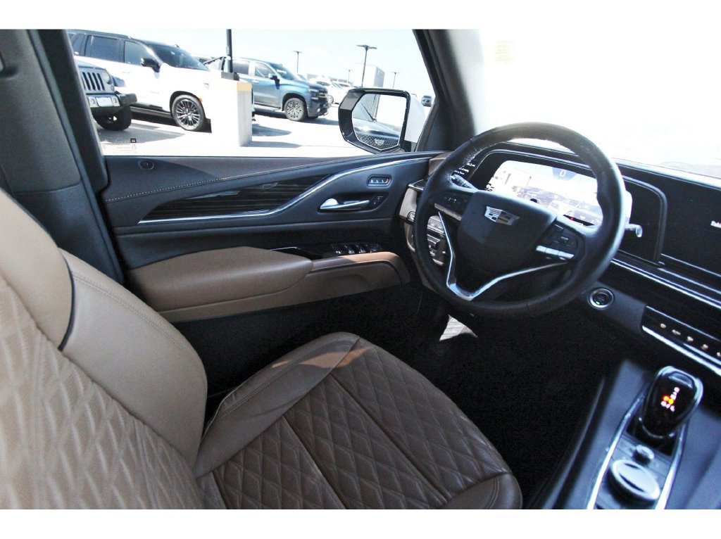 Used 2024 Cadillac Escalade Sport w/ Touring Package AWD/4WD image 8