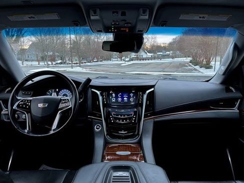 Used 2019 Cadillac Escalade Premium Luxury AWD/4WD image 28