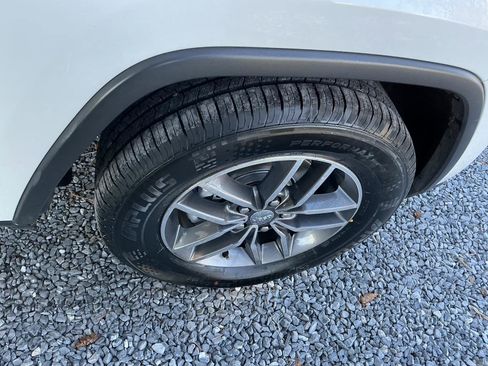 Used 2017 Jeep Grand Cherokee Limited image 26