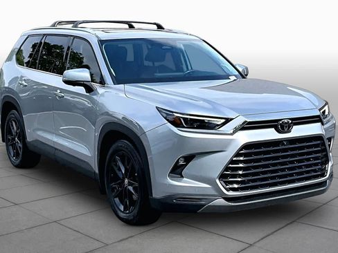Certified 2024 Toyota Grand Highlander AWD image 3