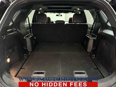 Used 2017 Ford Explorer XLT w/ XLT Technology Feature Bundle image 17