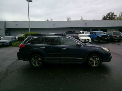 Used 2014 Subaru Outback 2.5i Limited AWD/4WD image 6