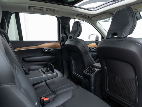 Used 2024 Volvo XC90 T8 Plus w/ Protection Package Premier image 23