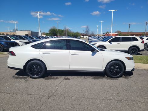 Certified 2025 Honda Accord SE image 2