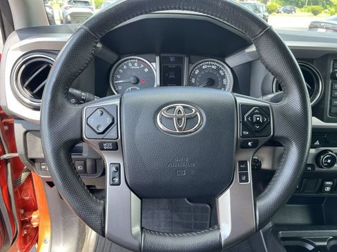 Used 2018 Toyota Tacoma SR5 AWD/4WD image 16