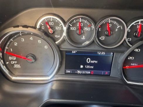 Used 2021 Chevrolet Suburban LT image 9