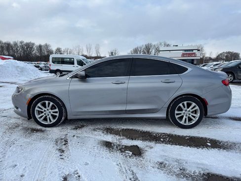 Used 2015 Chrysler 200 Limited image 2