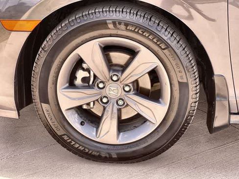 Used 2024 Honda Odyssey EX image 9