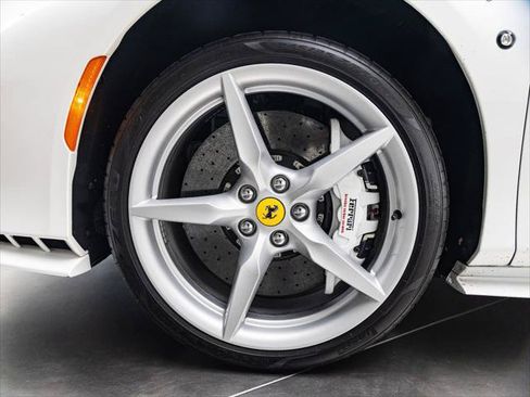 Used 2022 Ferrari F8 Tributo RWD image 26
