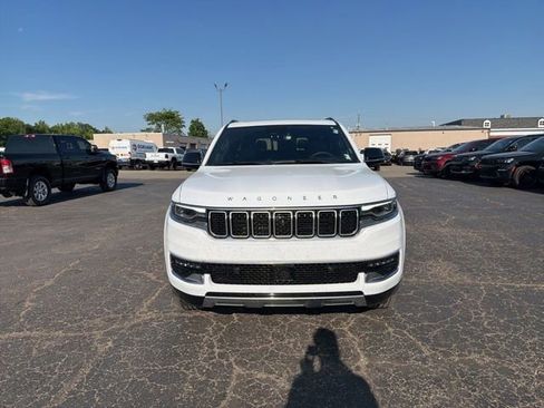 Used 2024 Jeep Wagoneer Series III w/ Premium Group I AWD/4WD image 3